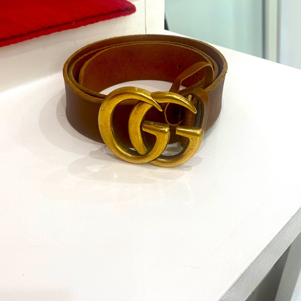 Brown Gucci belt